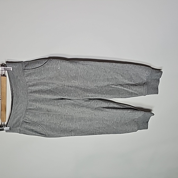 Nike drifit small gray athletic cropped sweat pants - Picture 2 of 7